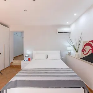 masaniello-apartment.hotels-amalfi.com/